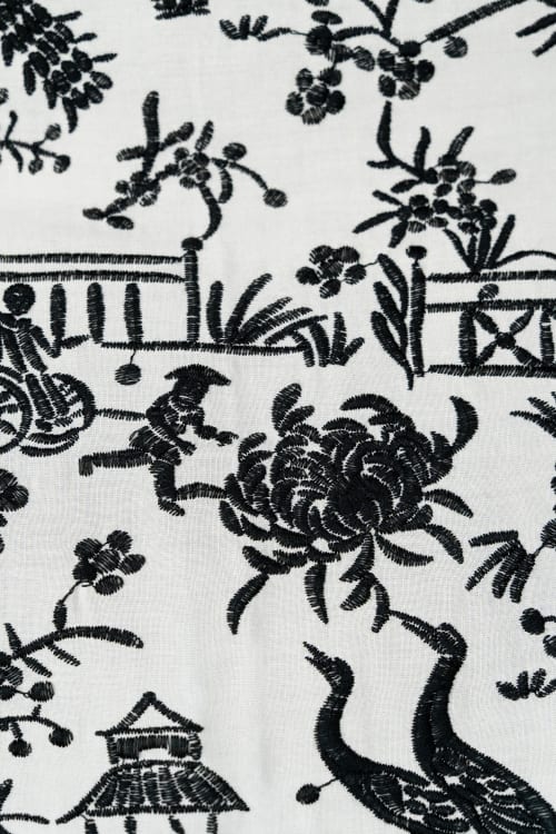 Mantoncillo bordado chinitos color blanco 