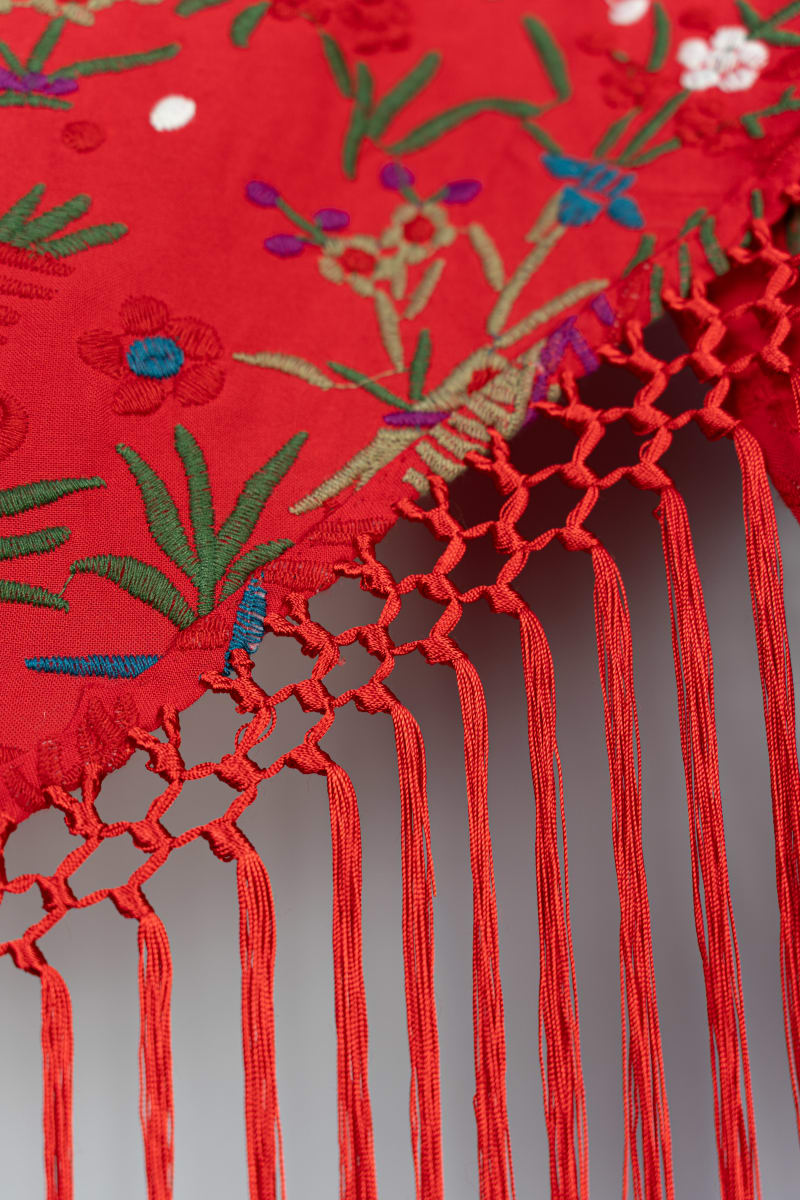 Mantoncillo con estampado chinitos color rojo