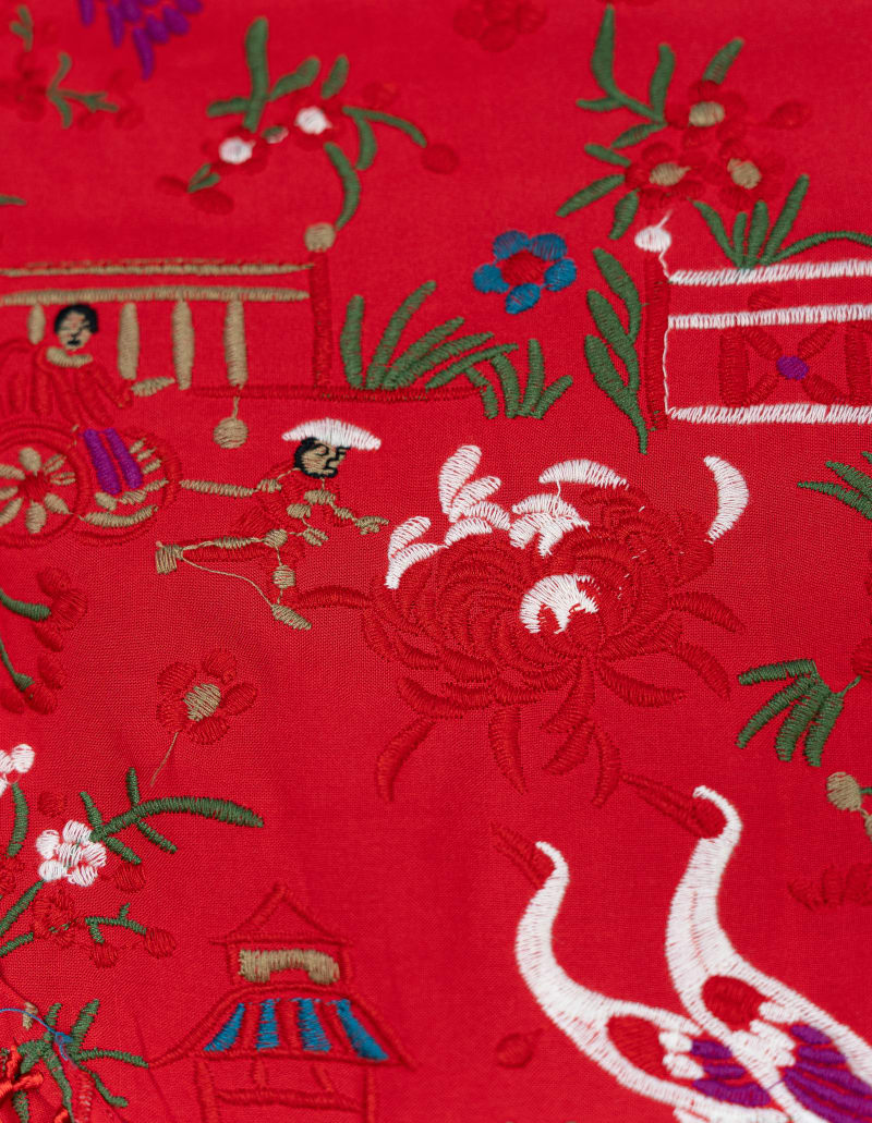 Mantoncillo con estampado chinitos color rojo