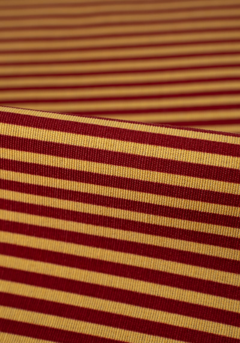 Tejido raya color burdeos y albero