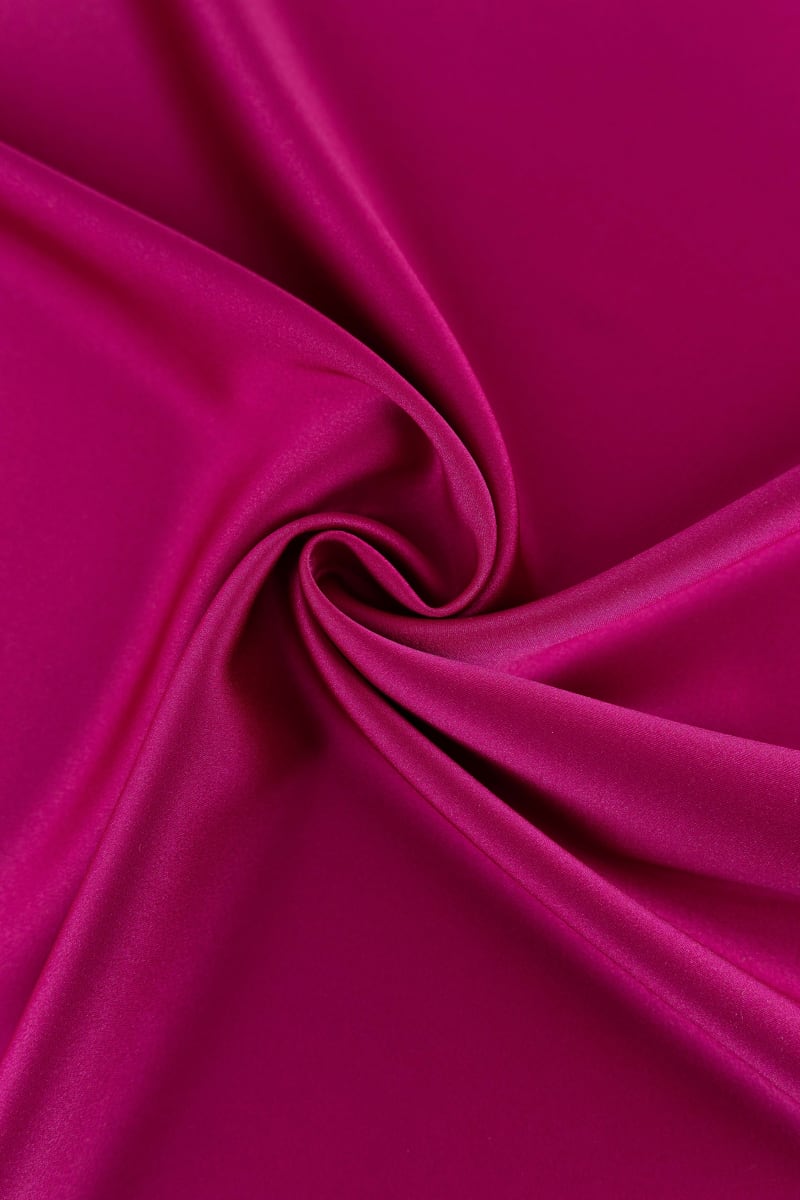 tela crepe saten liso en color fucsia