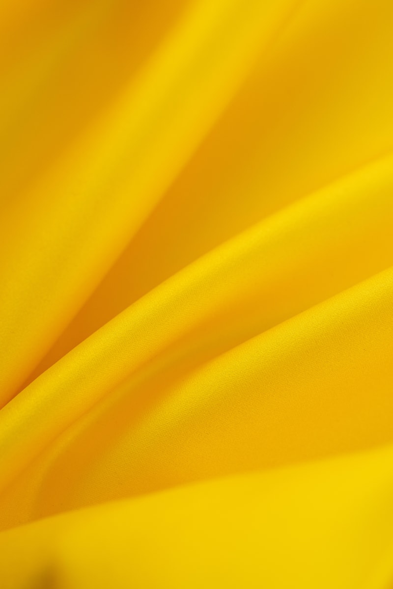 Saten color amarillo