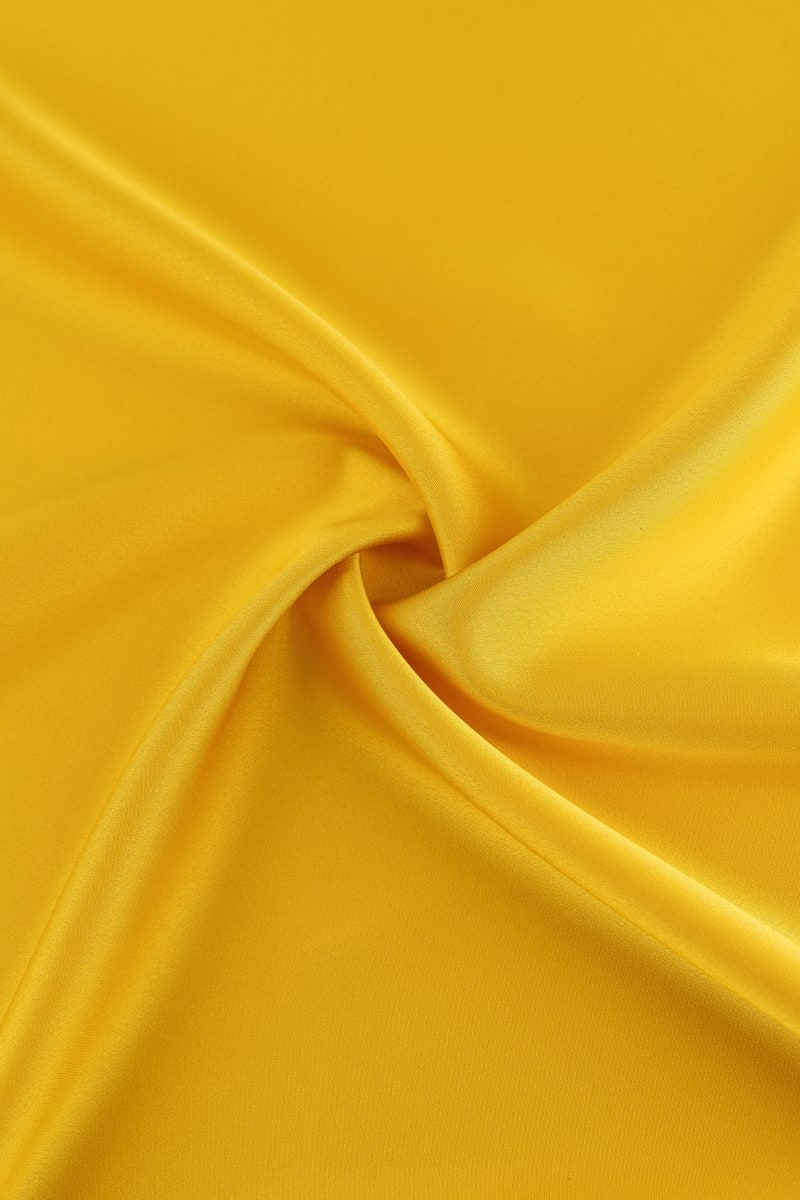 Crep saten color amarillo