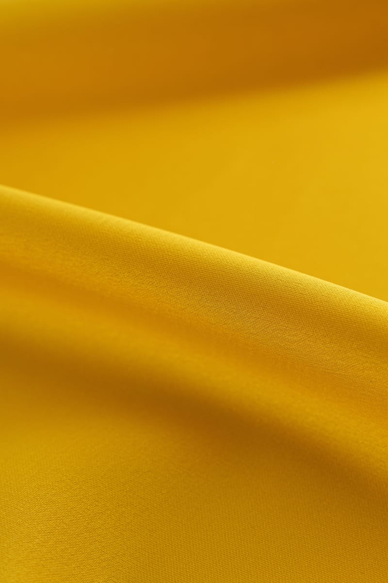 Crep saten color amarillo