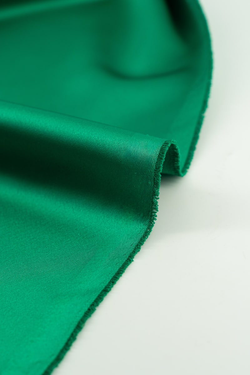 Crep saten color verde 