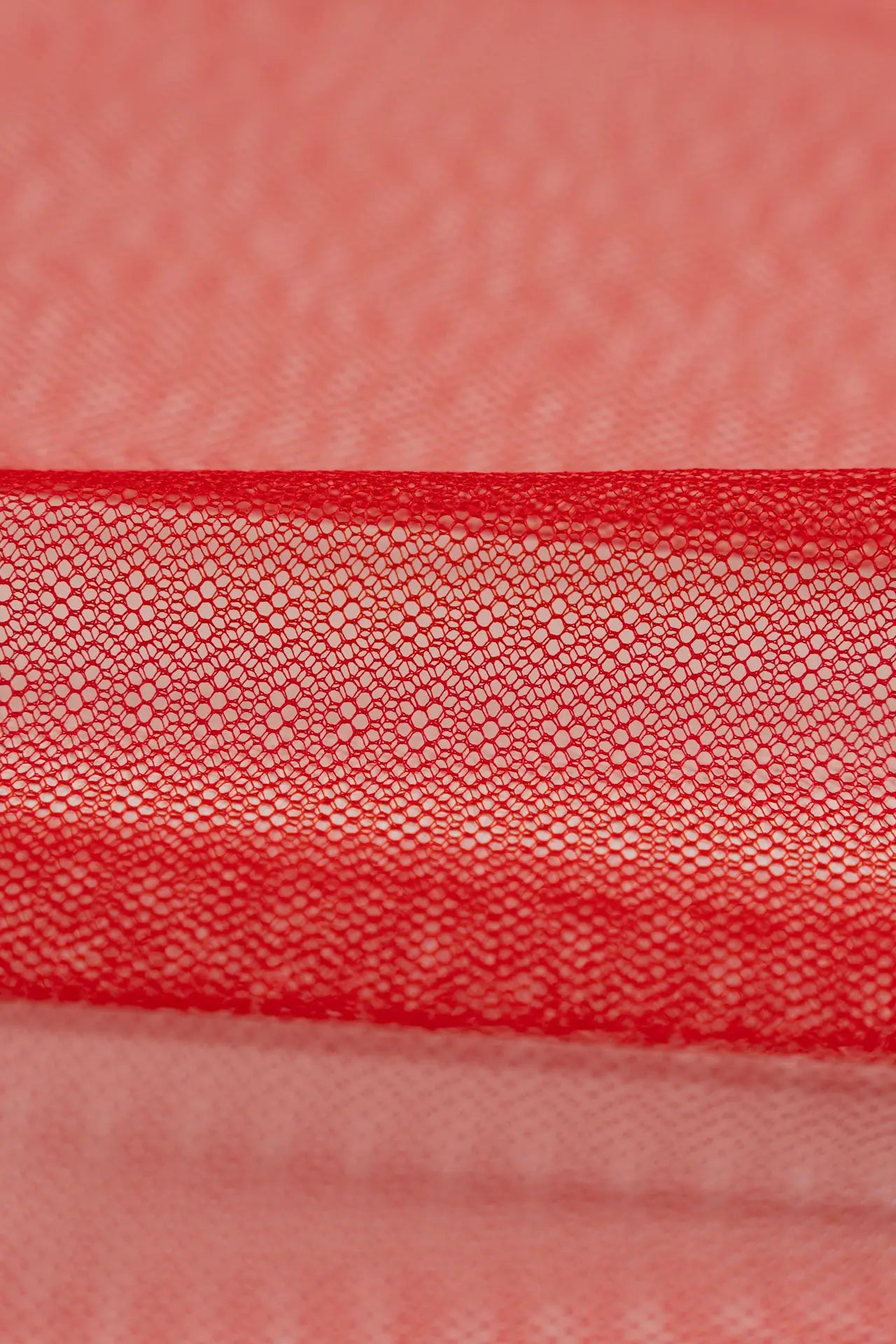 tule vermelho macio