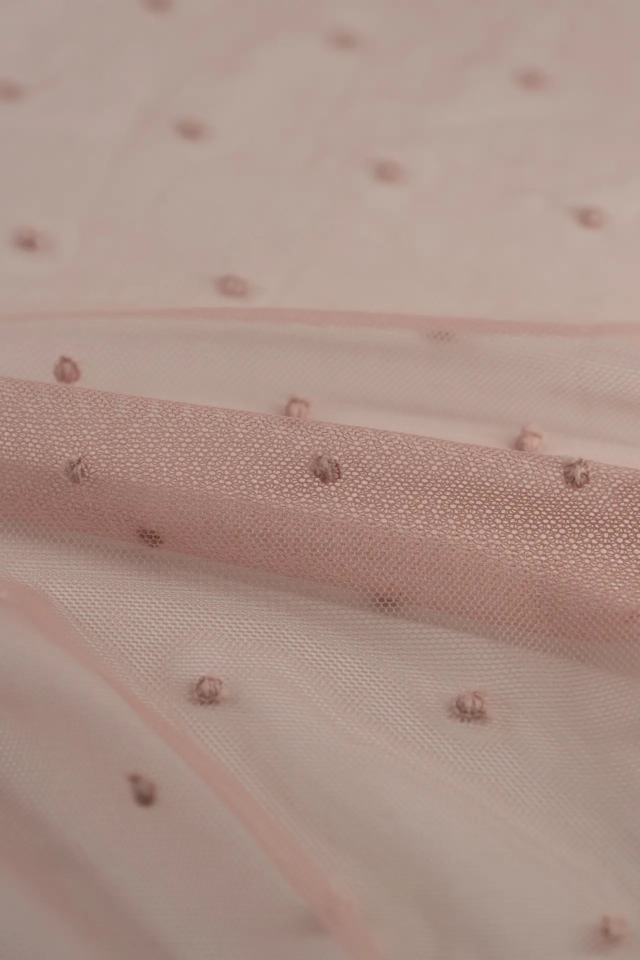 Borda de maquilhagem plumeti bordada em tule pequena