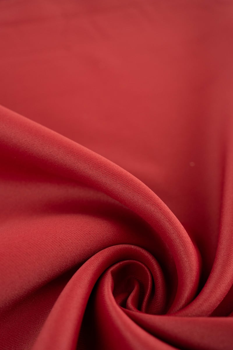 Oscurante liso rojo