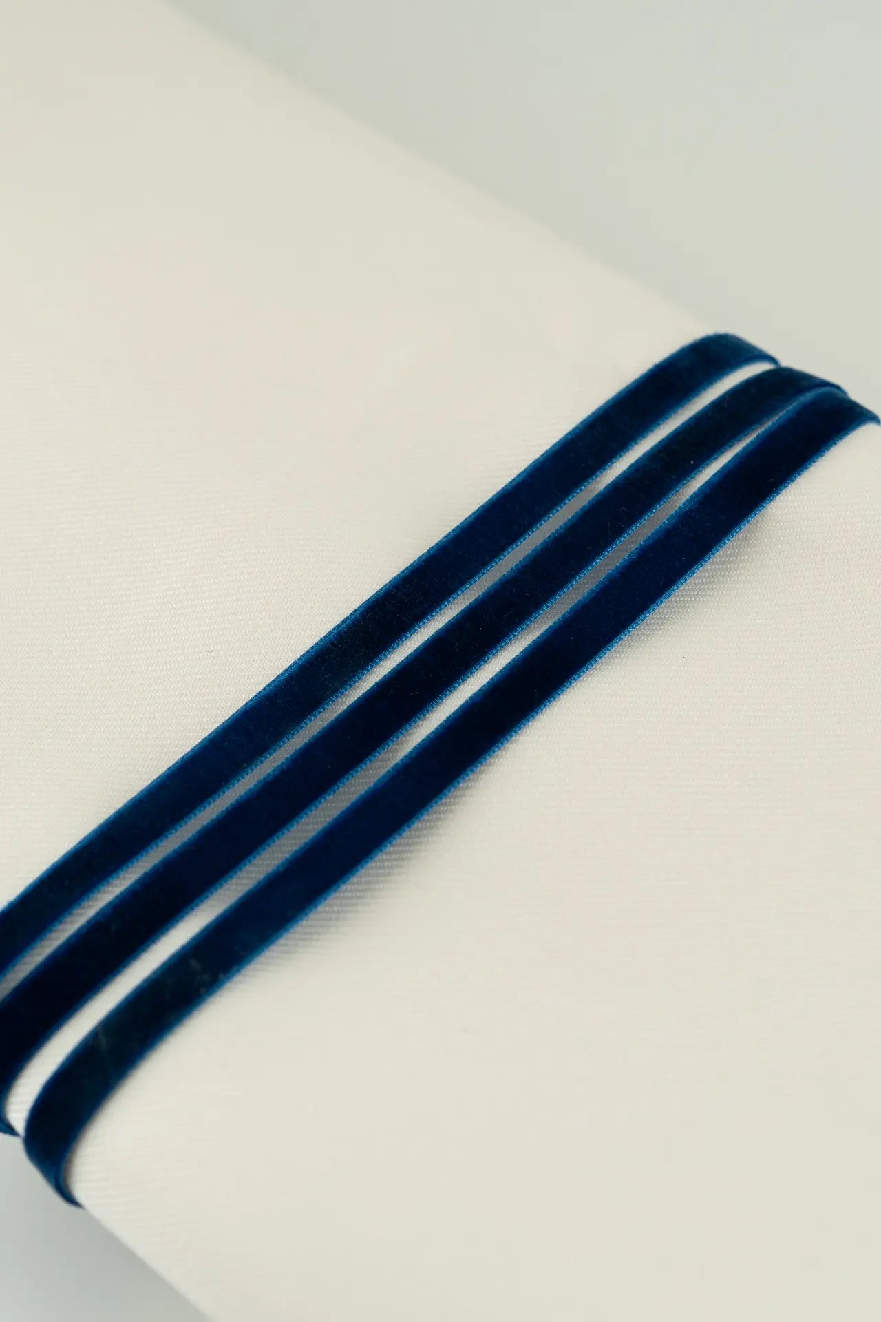 Fita de veludo azul-marinho