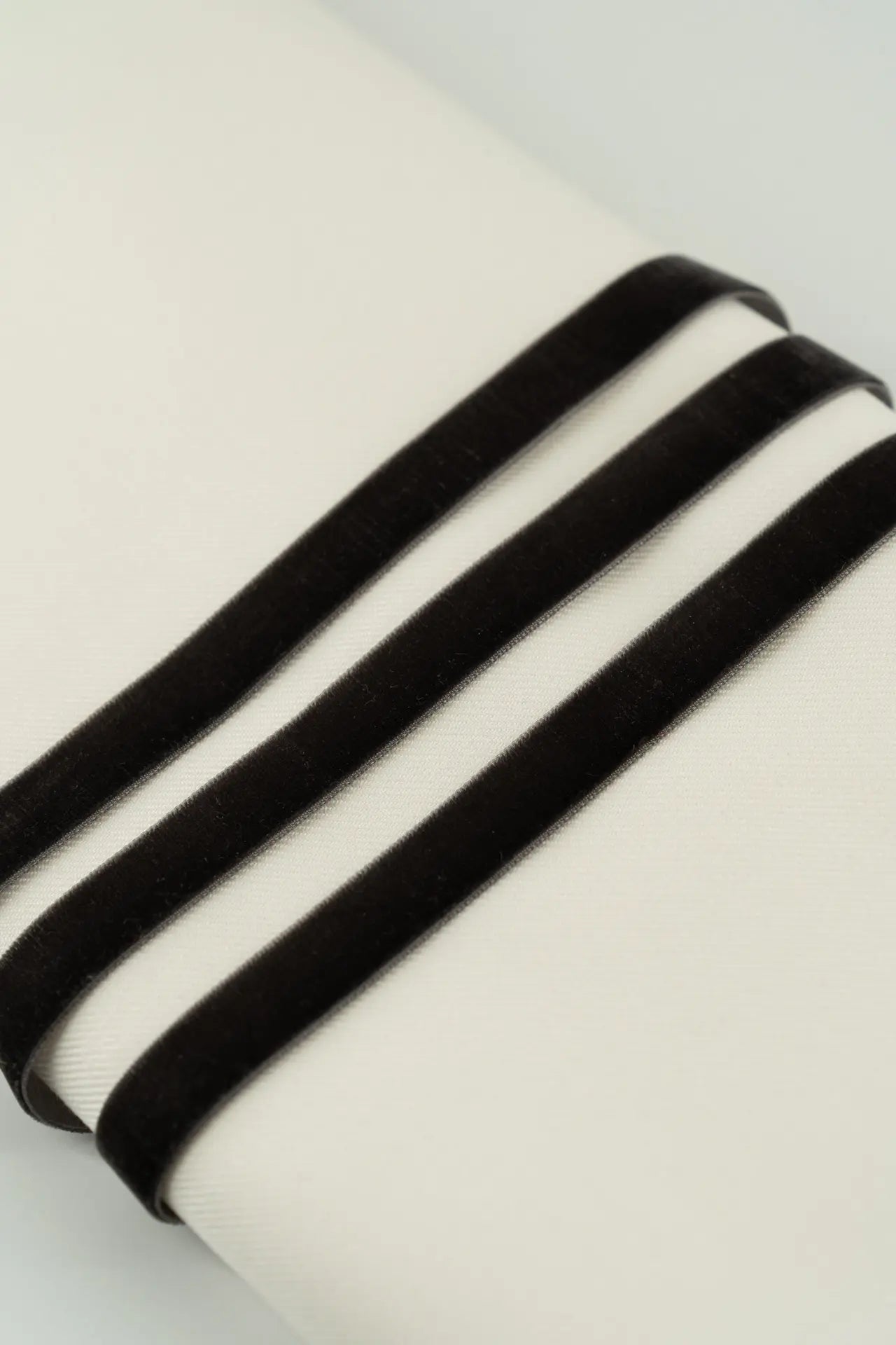 Fita de veludo cinza