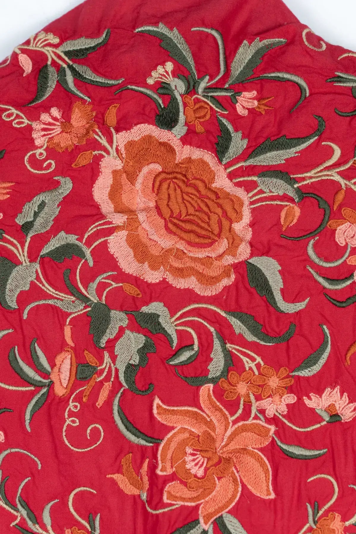 Xaile vermelho do porto e menina coral 