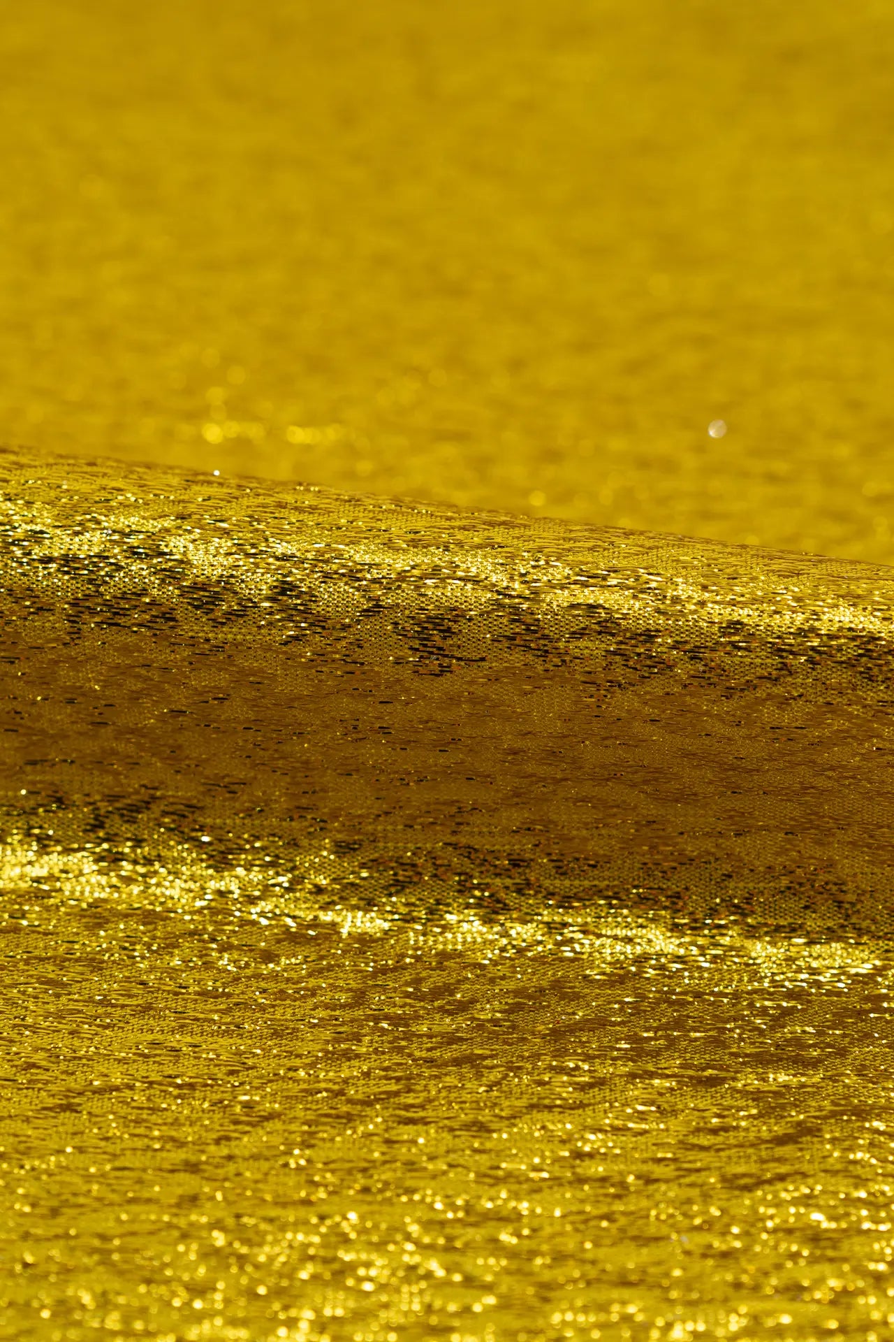Jacquard dourado intenso