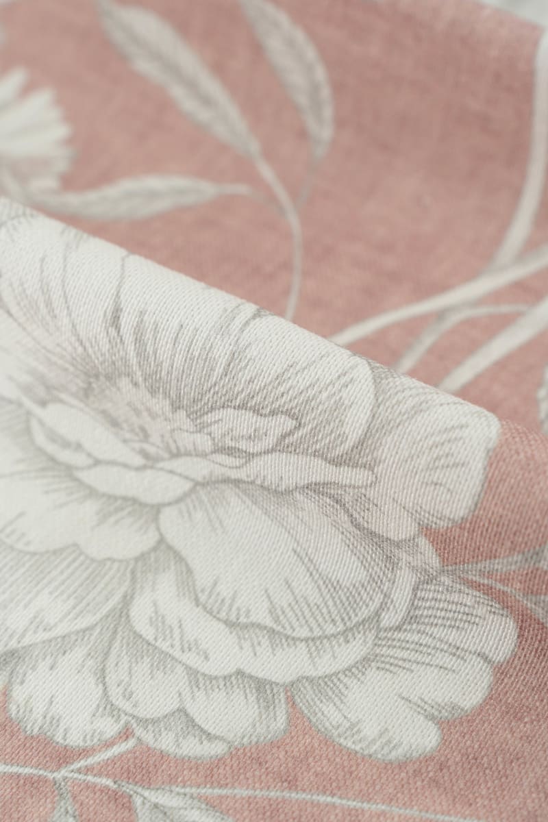 Loneta color rosa estampado de flores