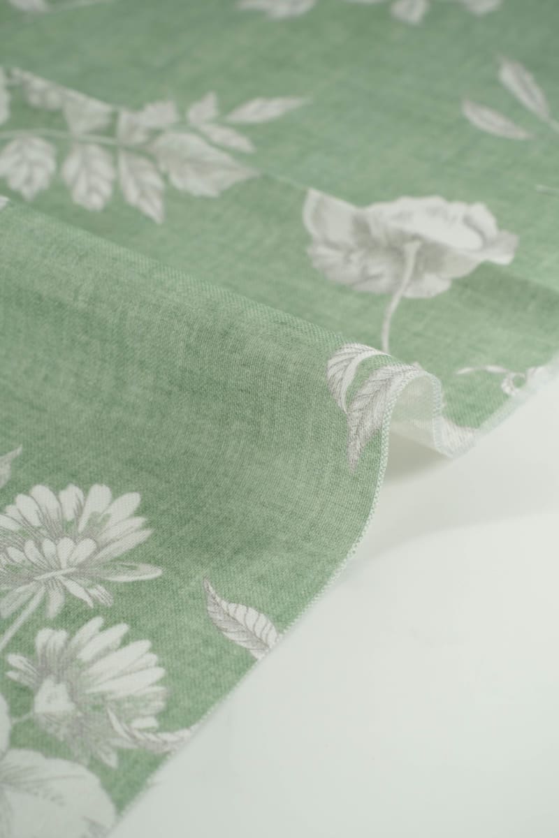 Loneta color verde estampado de flores