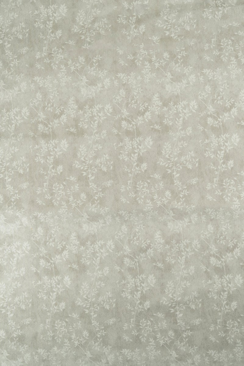 Loneta color gris piedra estampado flores