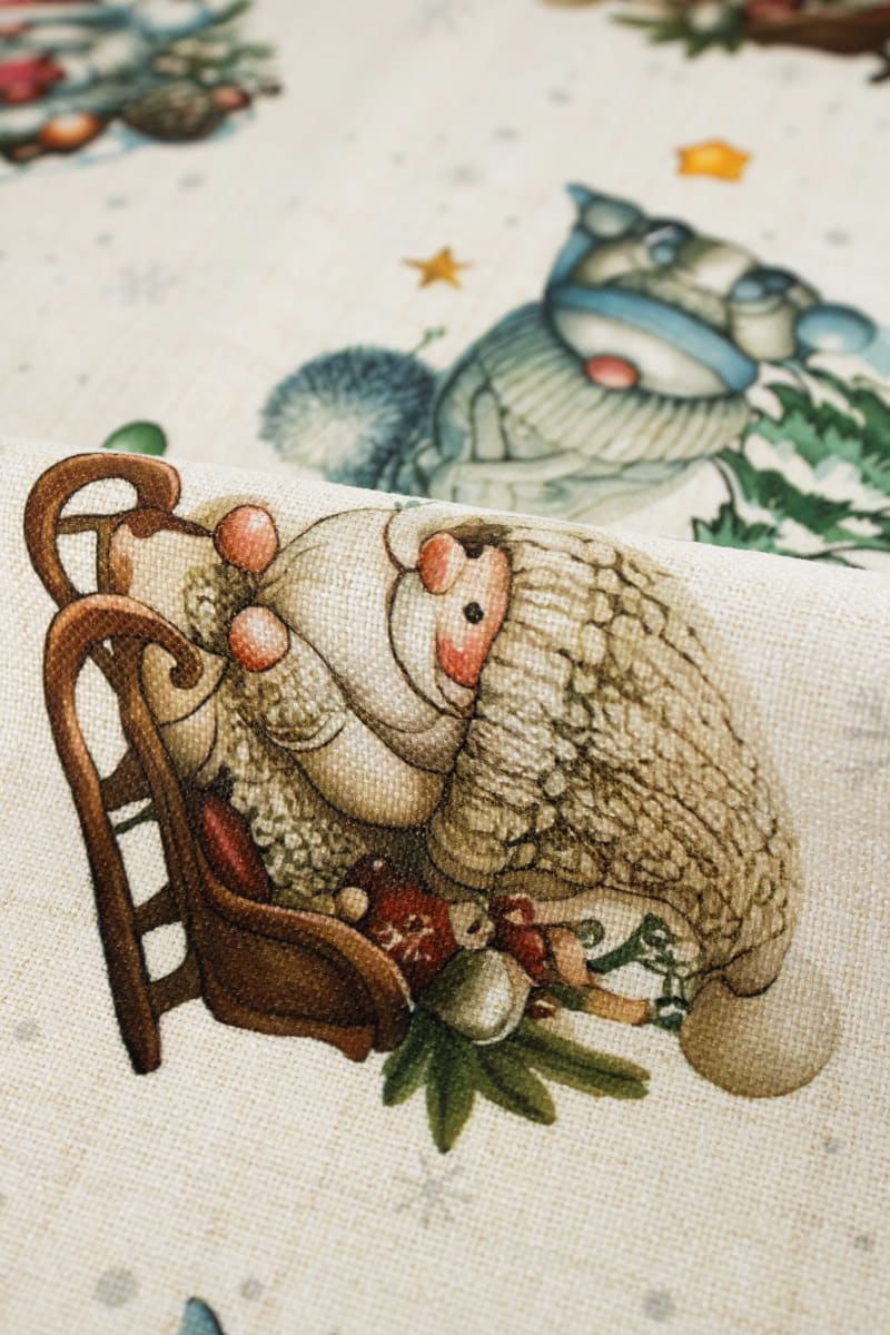 Loneta estampado gnomos navideños blanco roto