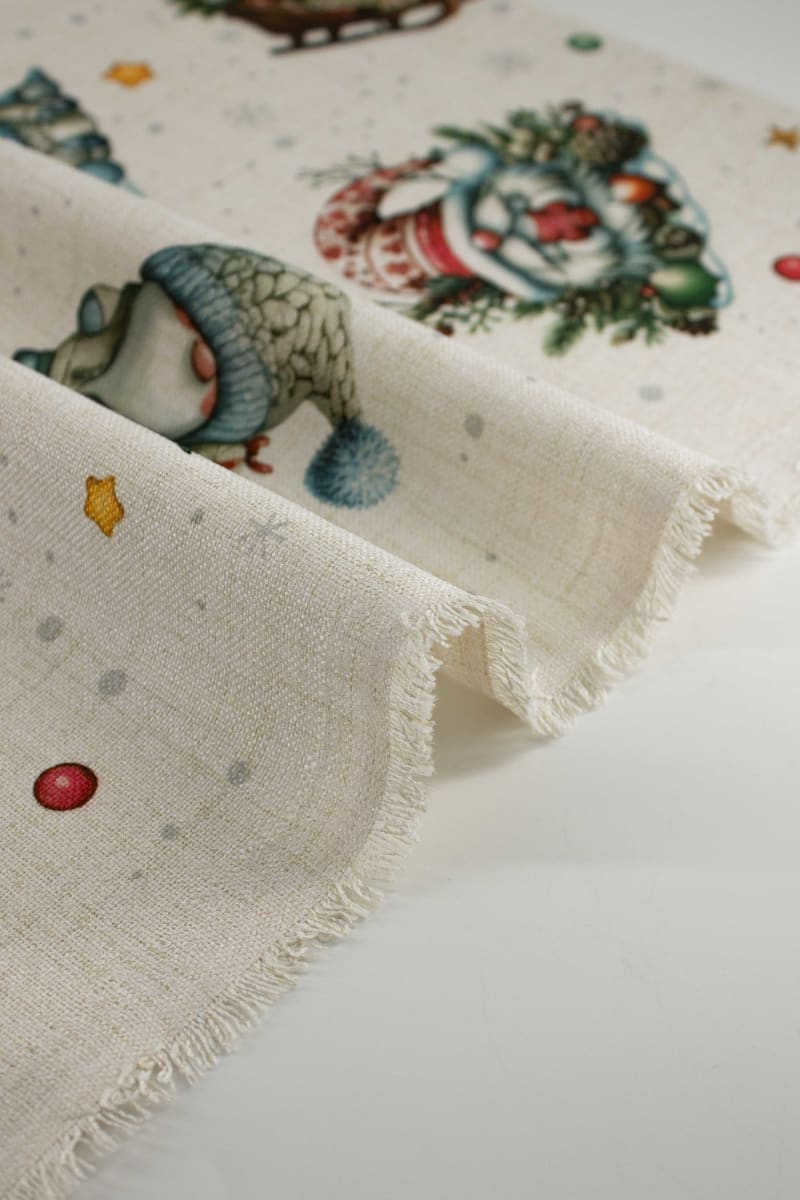 Loneta estampado gnomos navideños blanco roto