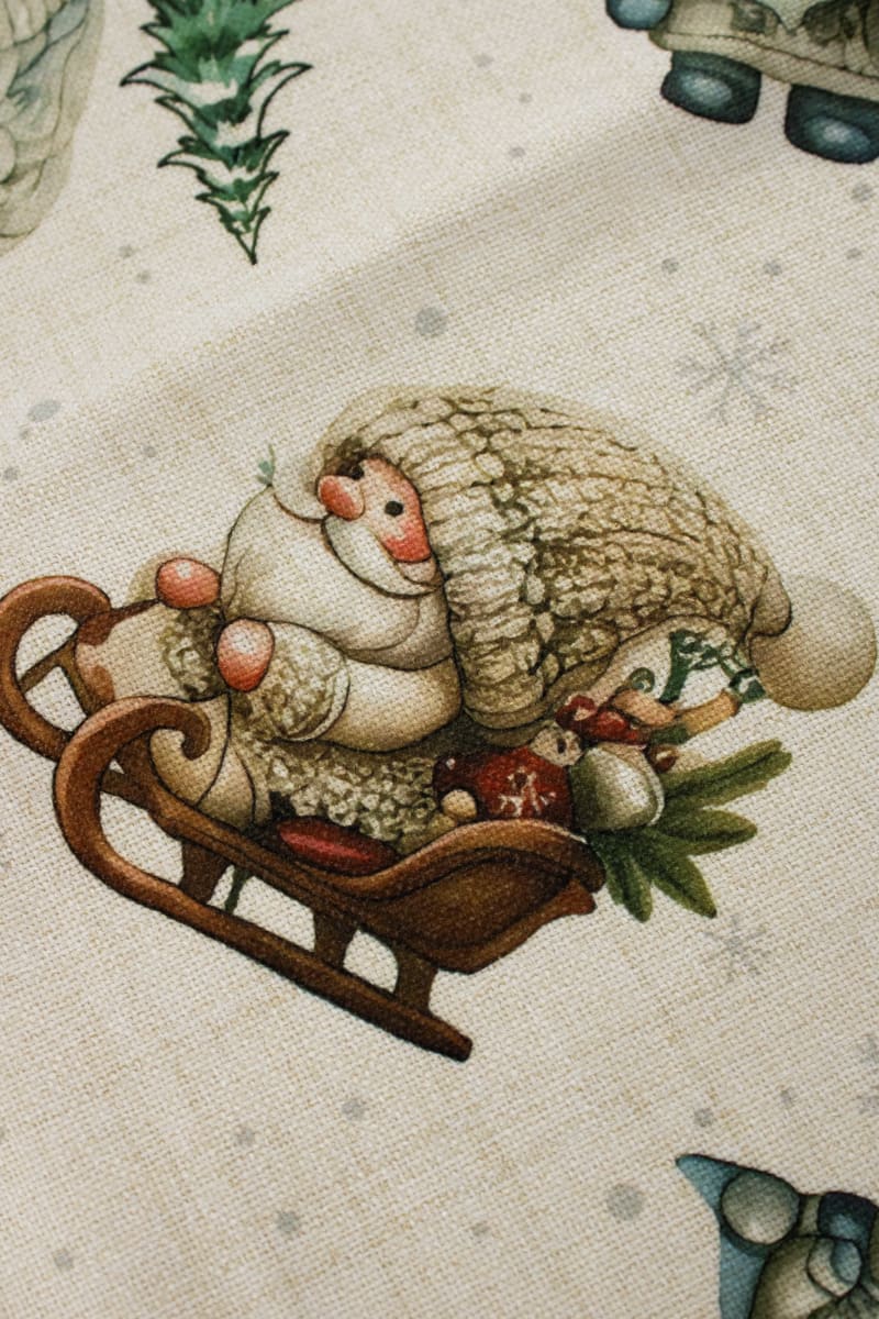 Loneta estampado gnomos navideños blanco roto