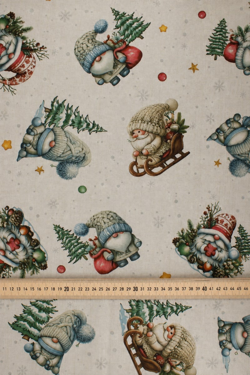 Loneta estampado gnomos navideños blanco roto