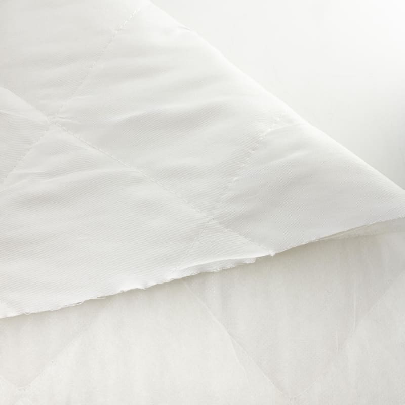 Acolchado liso blanco neutro