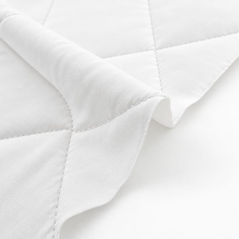 Acolchado liso blanco neutro