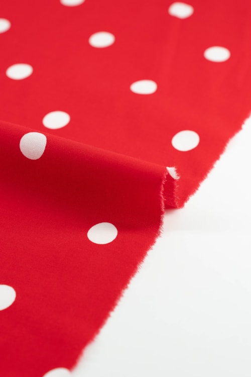 Popelin color rojo con lunar blanco de 18mm