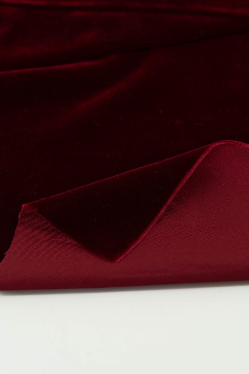 Terciopelo color burdeo