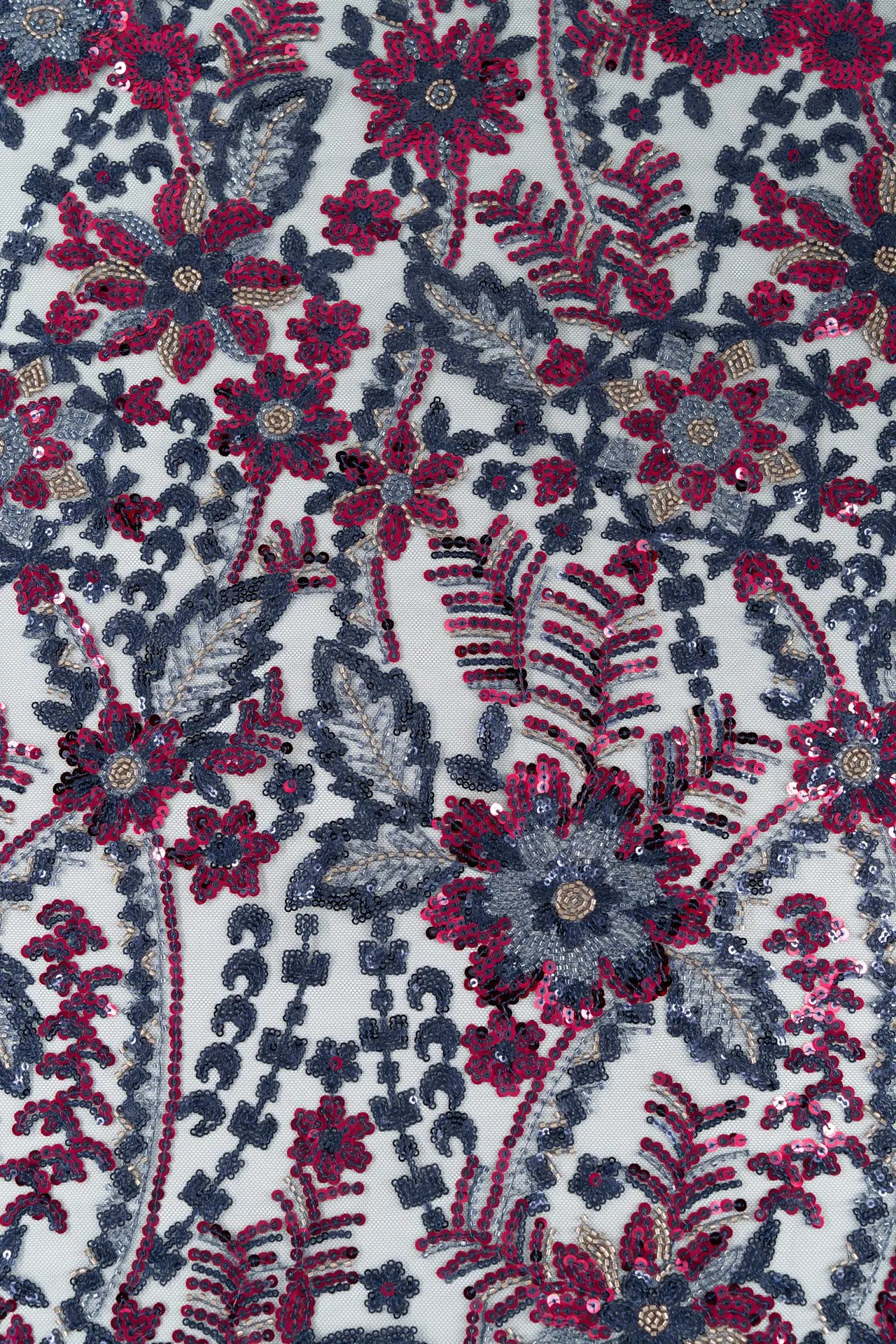 Rosa de tule com strass vermelha