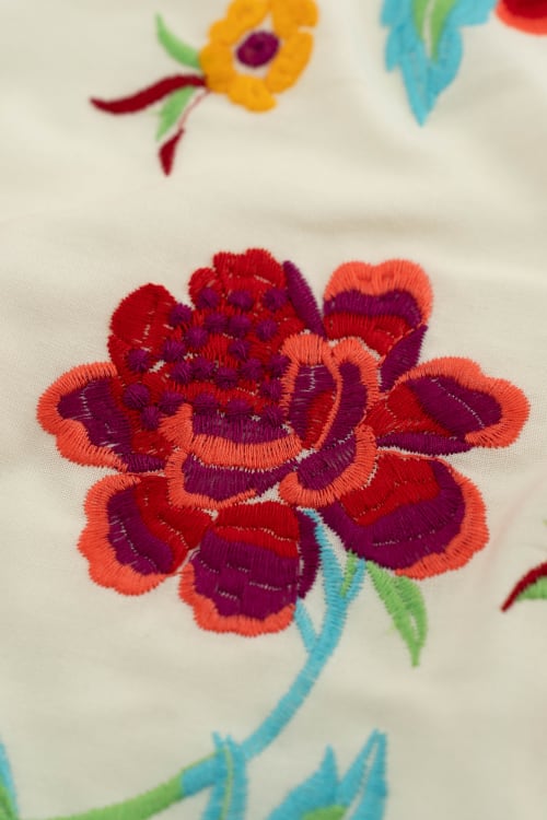 Tela con estampado de flora color crema