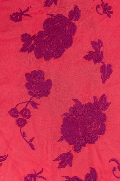 Tela con estampado de flora color fucsia