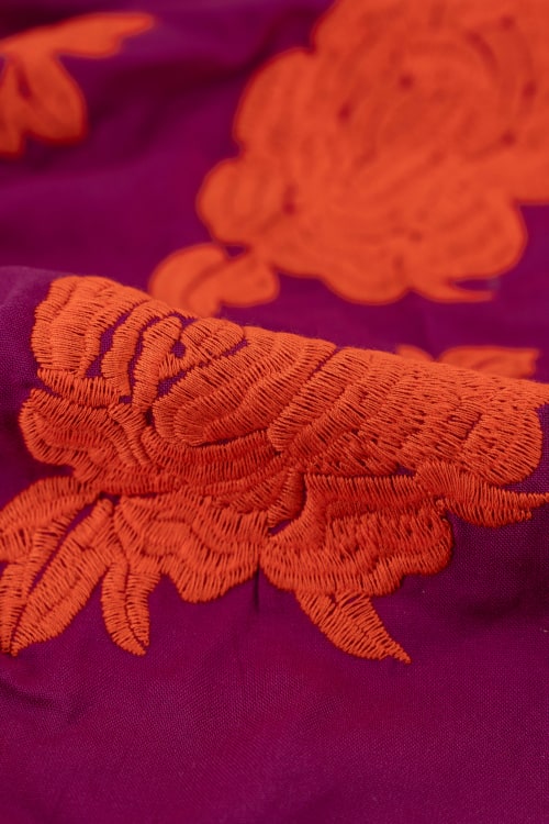 Tela con estampado de flora color buganvilla