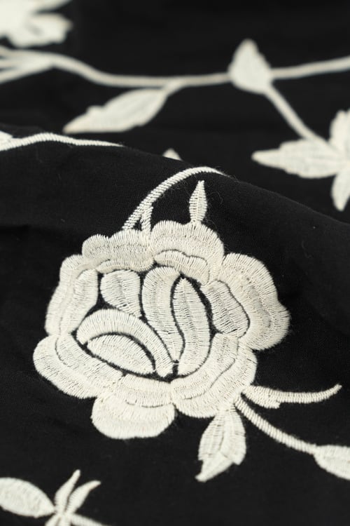 Tela con estampado de flores