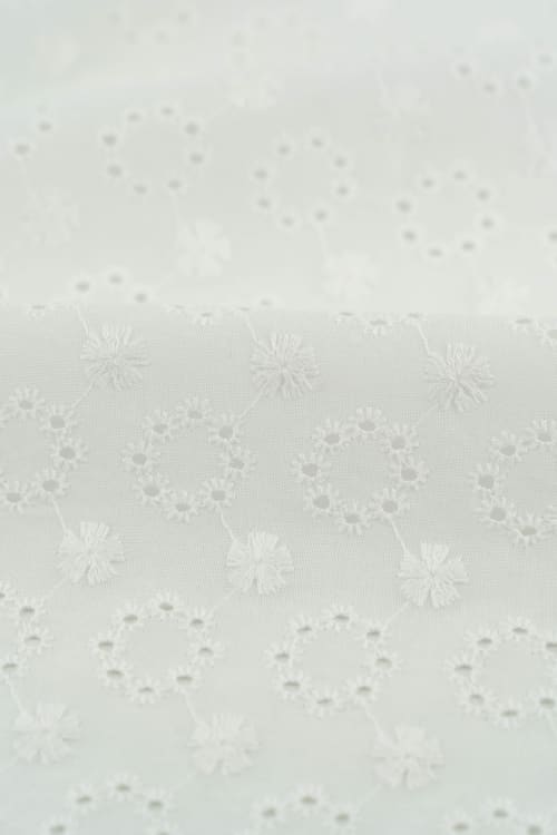Perforado blanco bangalore