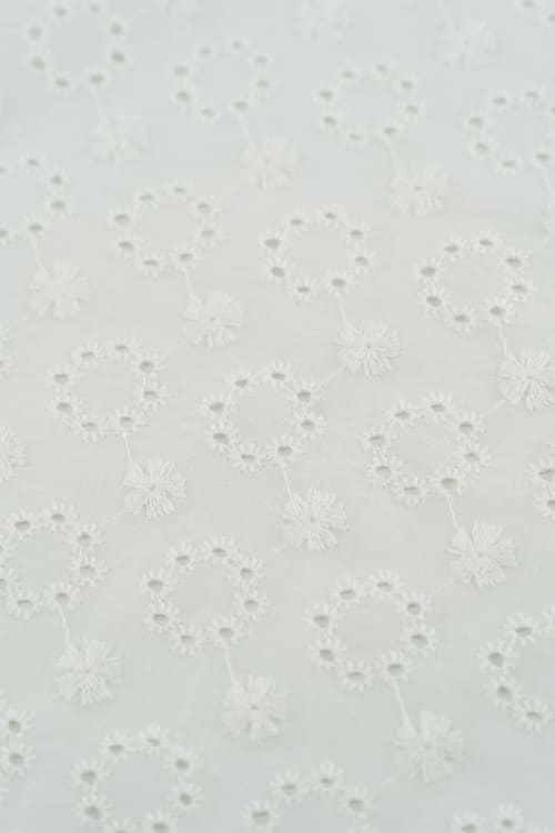 Perforado blanco bangalore