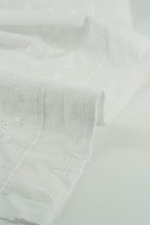 Perforado blanco bangalore