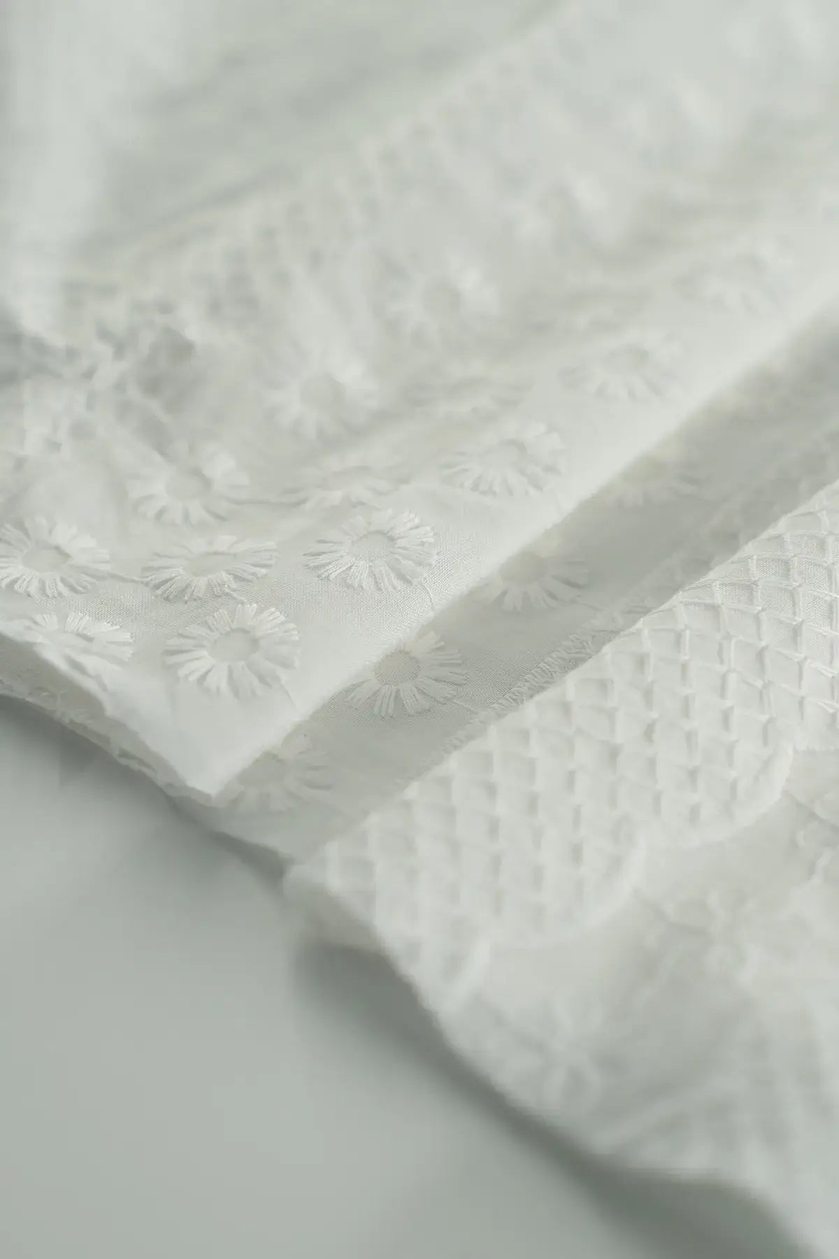 Perforado nimes  blanc de blanc