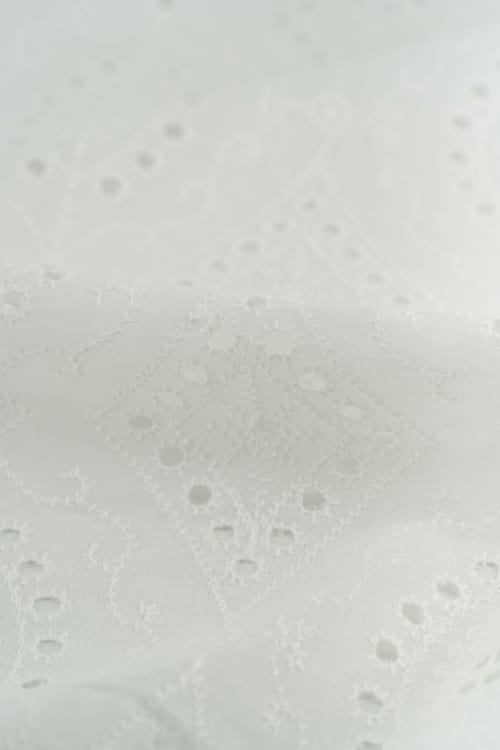 Perforado algodon blanco jacaranda