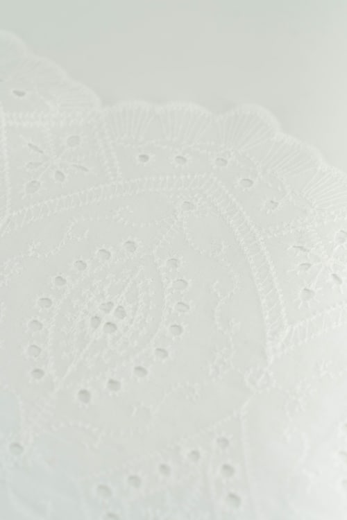 Perforado algodon blanco jacaranda