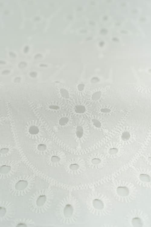 Perforado algodon blanco nardo