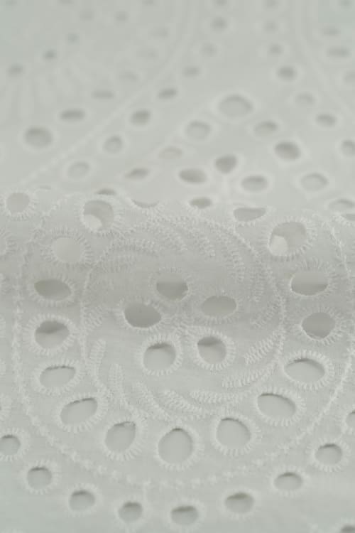 Perforado algodón blanco laurel 