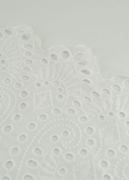 Perforado algodón blanco laurel 