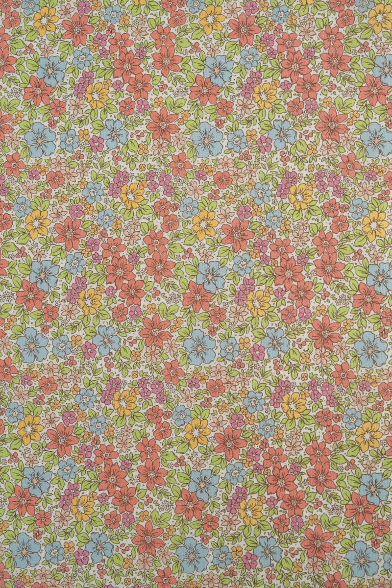 Tejido infantil con estampado de flores.