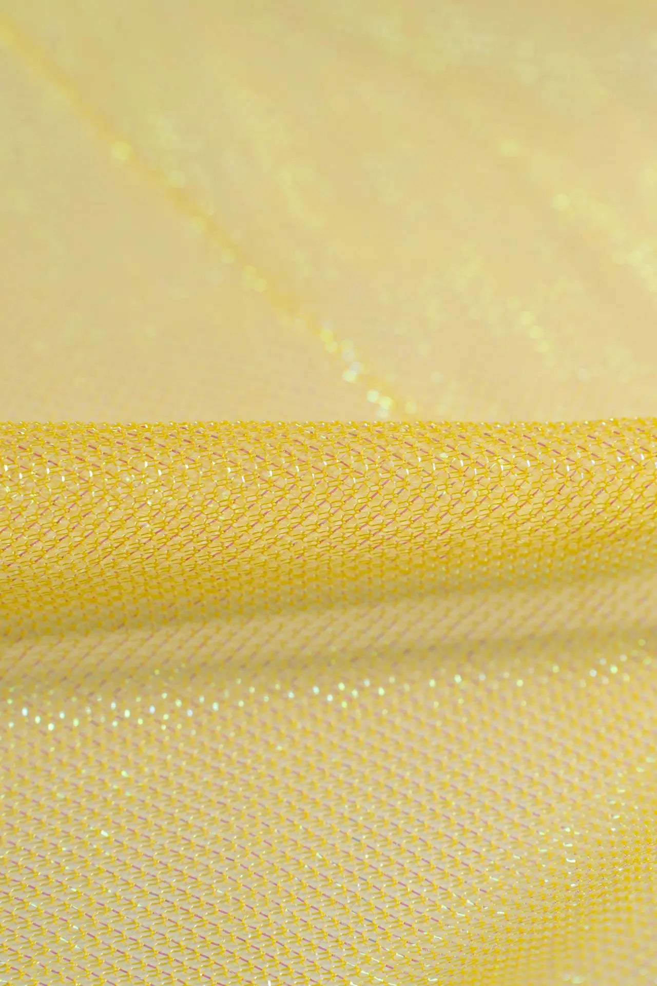 Tul amarelo flamejante