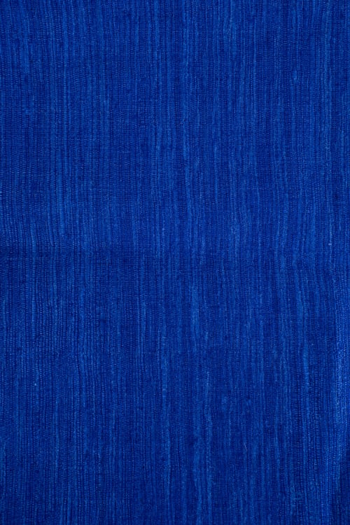 Seda natural color azul profundo