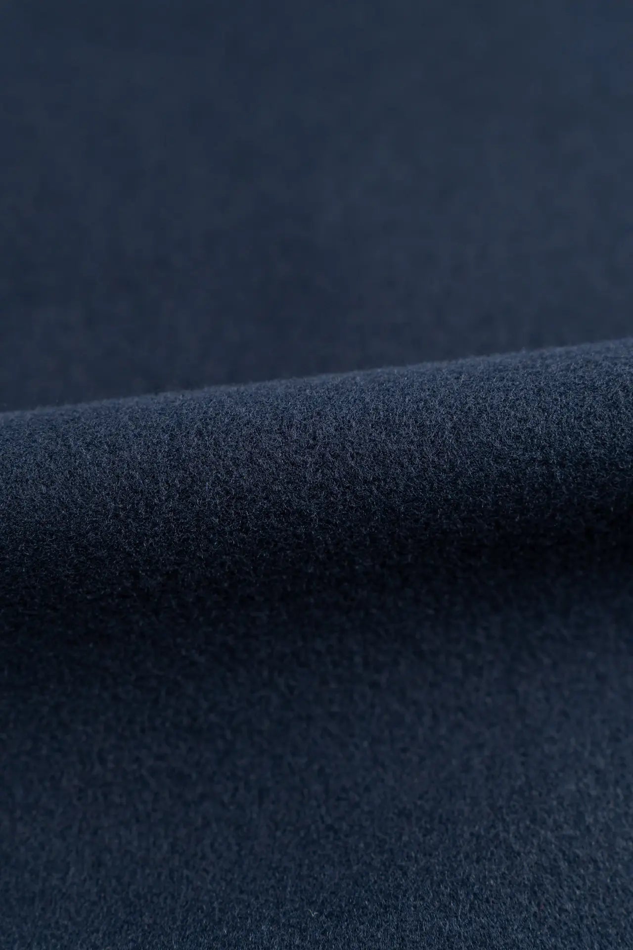 Tecido azul com insígnias