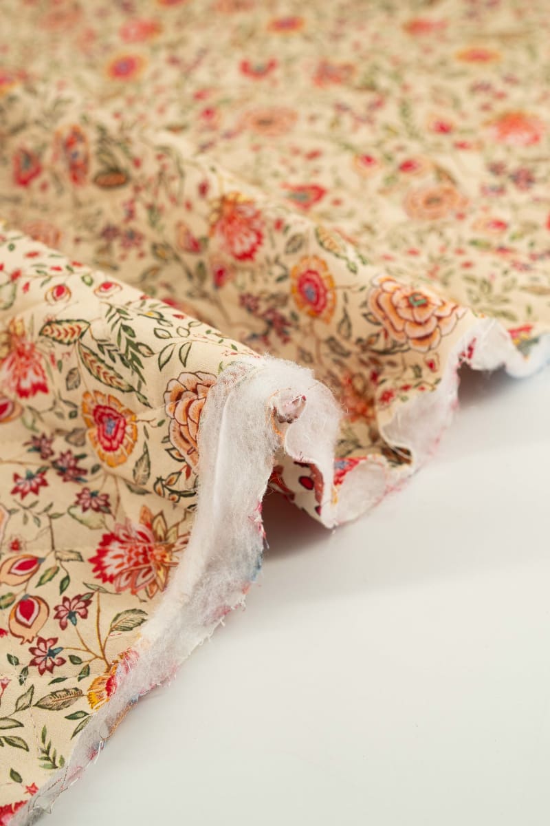 Acolchado estampado flores liberty beige crudo