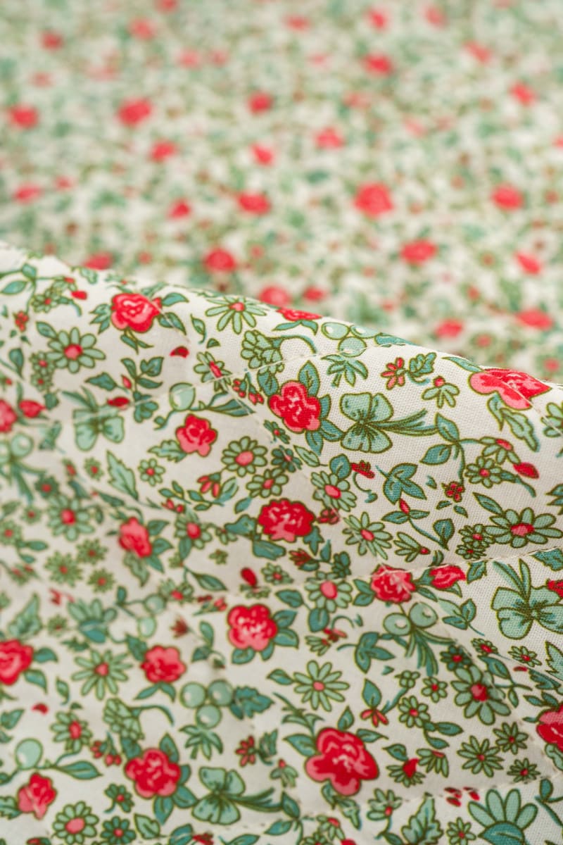 Acolchado estampado flores liberty rojo