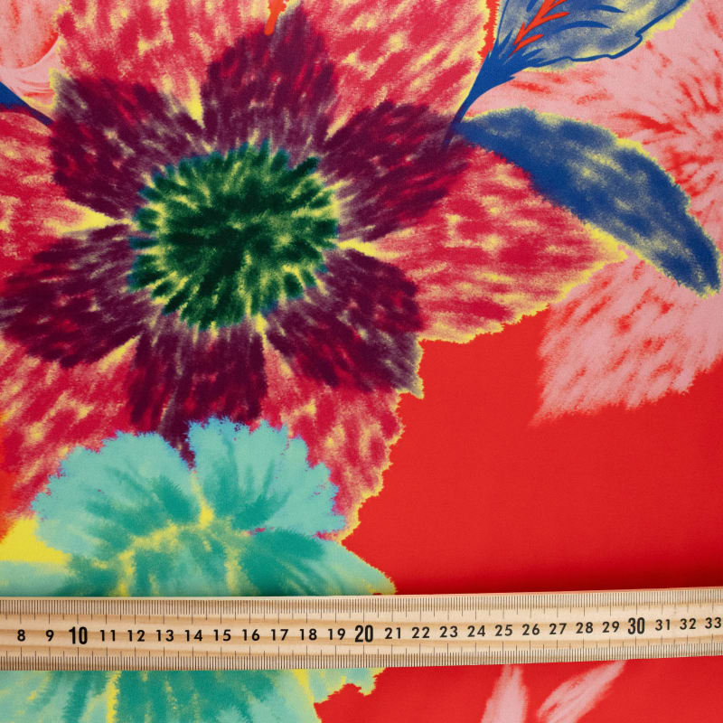 Satén floral negro